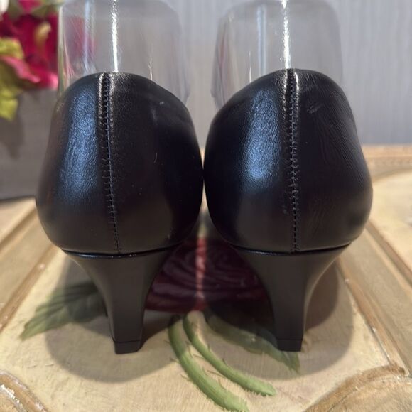 Vintage Naturalizer Soft Shoes Low Heel Pumps Heels Black Feminine Buckle Sz 8 - Picture 7 of 16